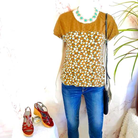 Boden Tops - Boden pretty print pullover top